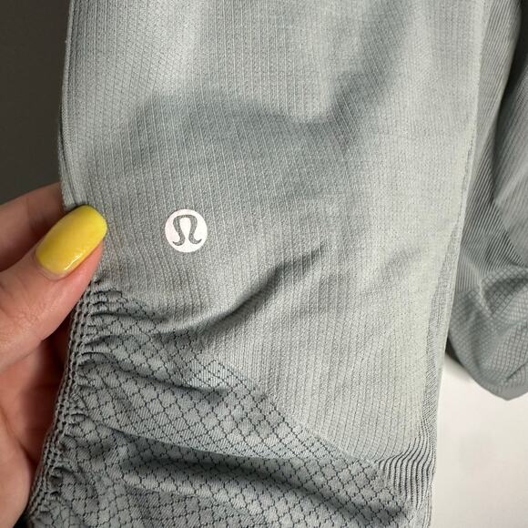 Lululemon Women's Early Grey Awakening Crop Taryn Toomey Collection 17" Size 8 - Picture 7 of 7